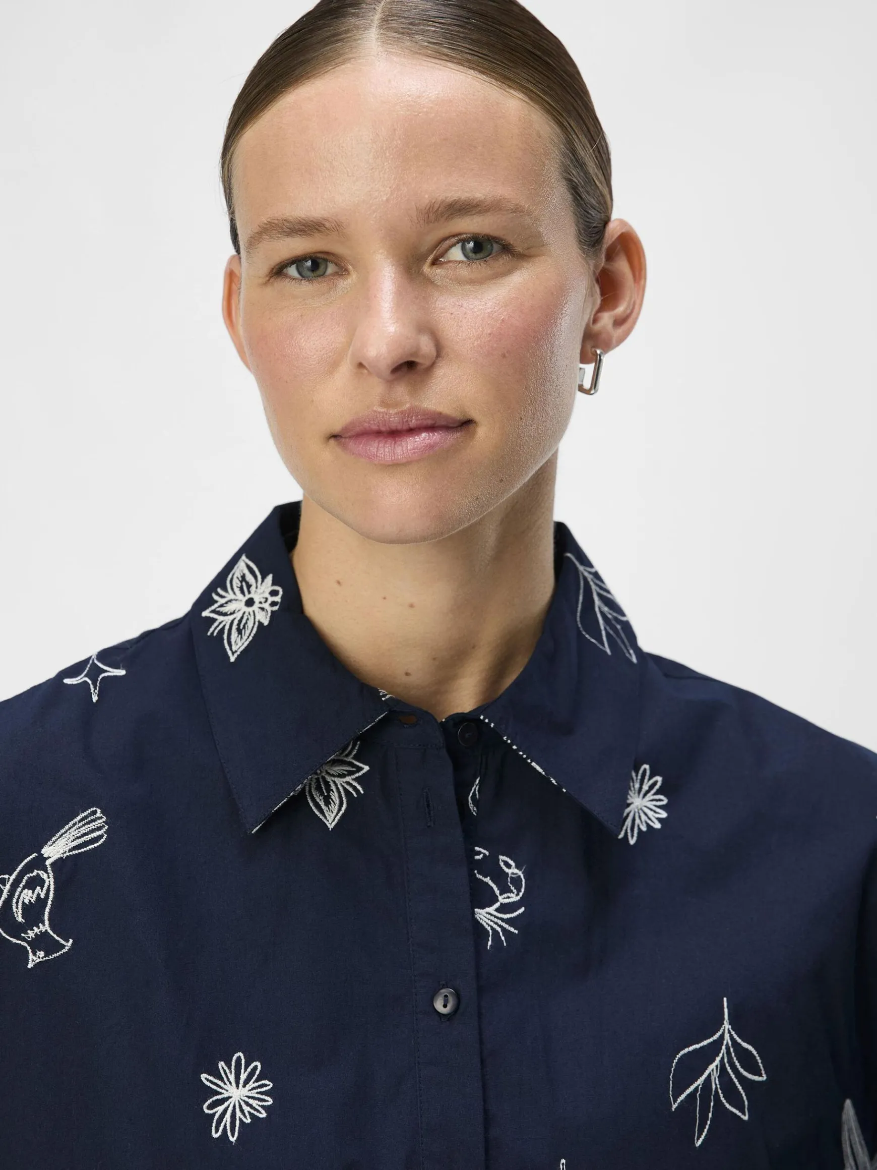 Dame OBJECT BRODERET SKJORTE