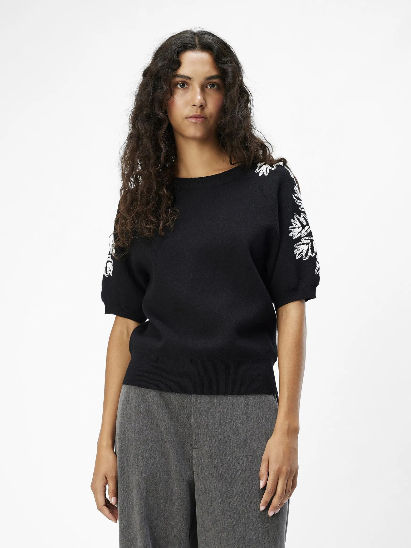 Dame OBJECT BRODERET STRIKKET TOP