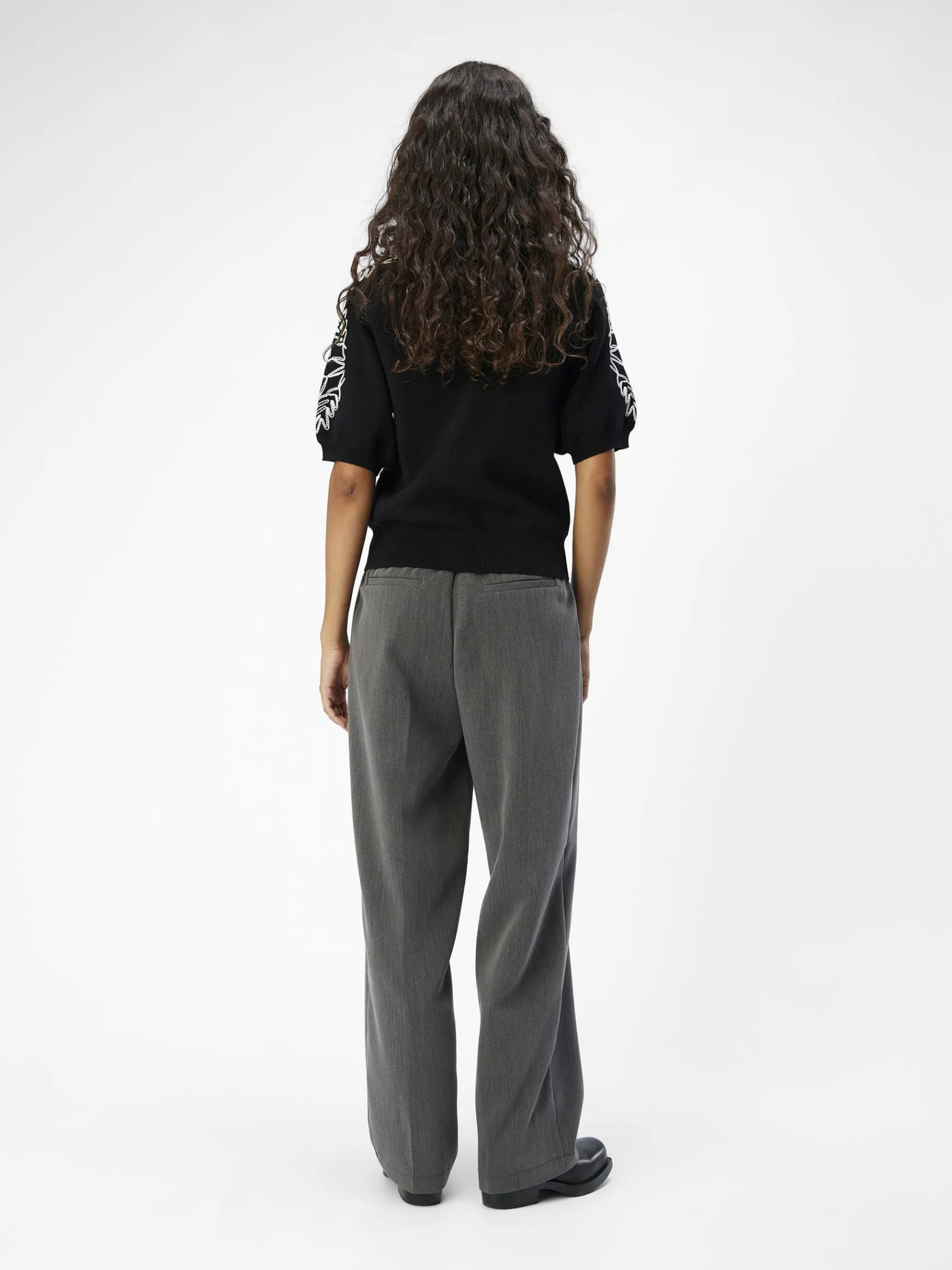 Dame OBJECT BRODERET STRIKKET TOP