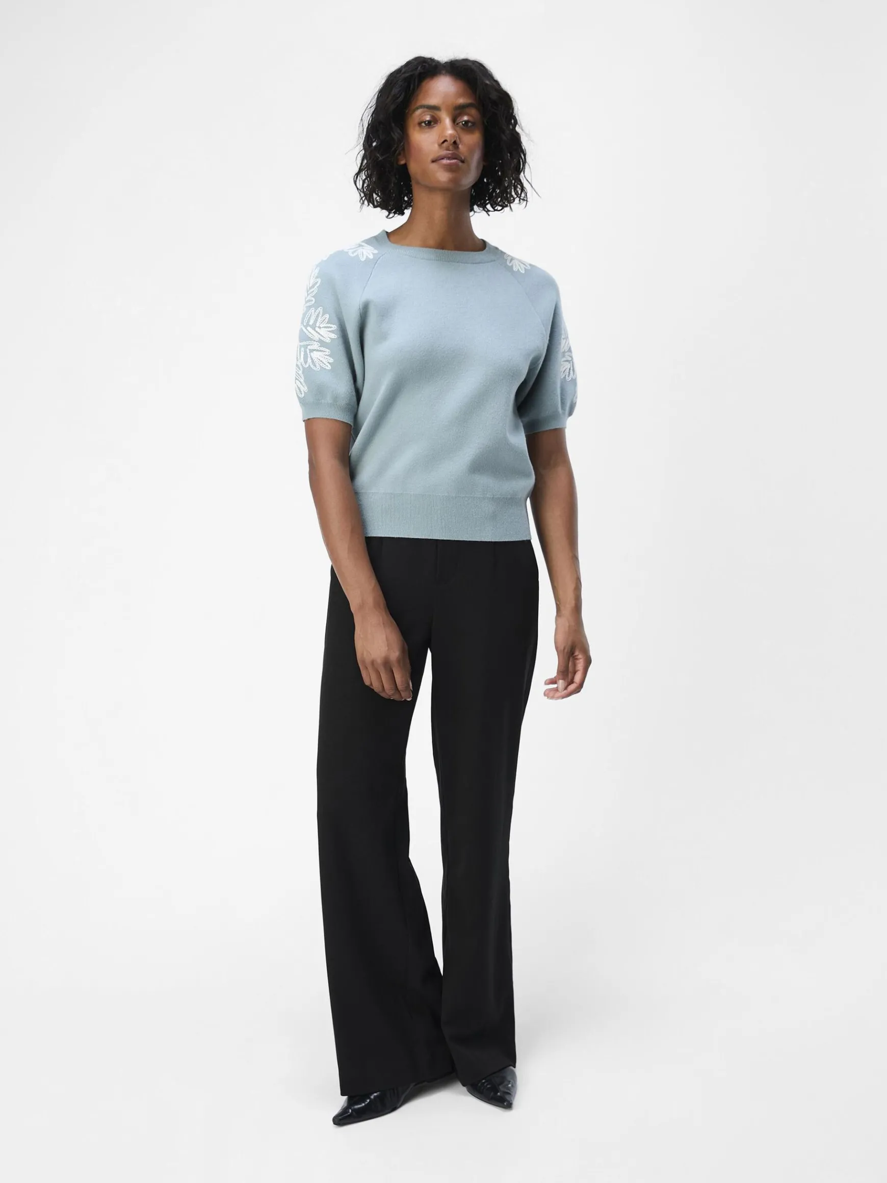 Dame OBJECT BRODERET STRIKKET TOP