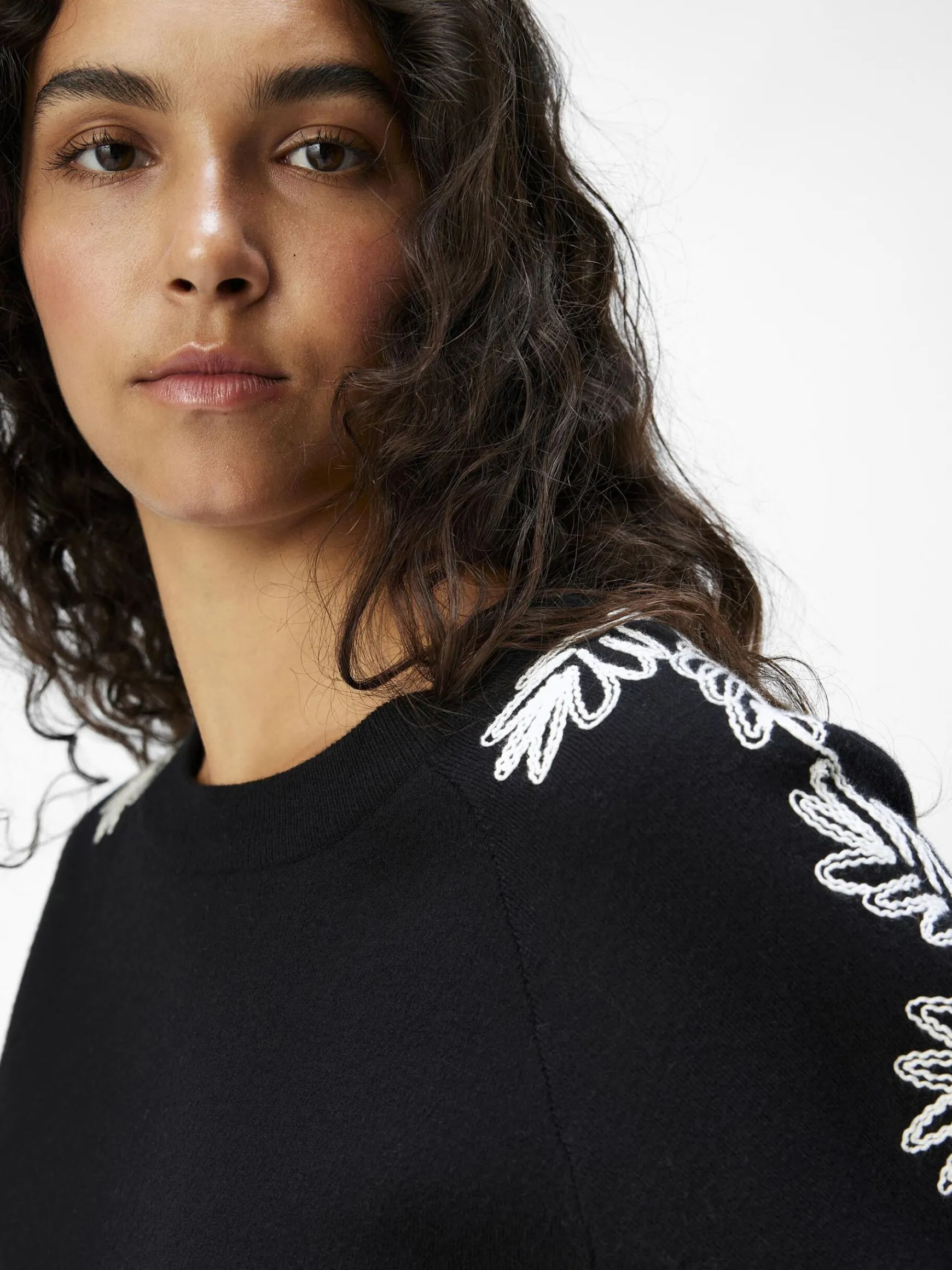 Dame OBJECT BRODERET STRIKKET TOP