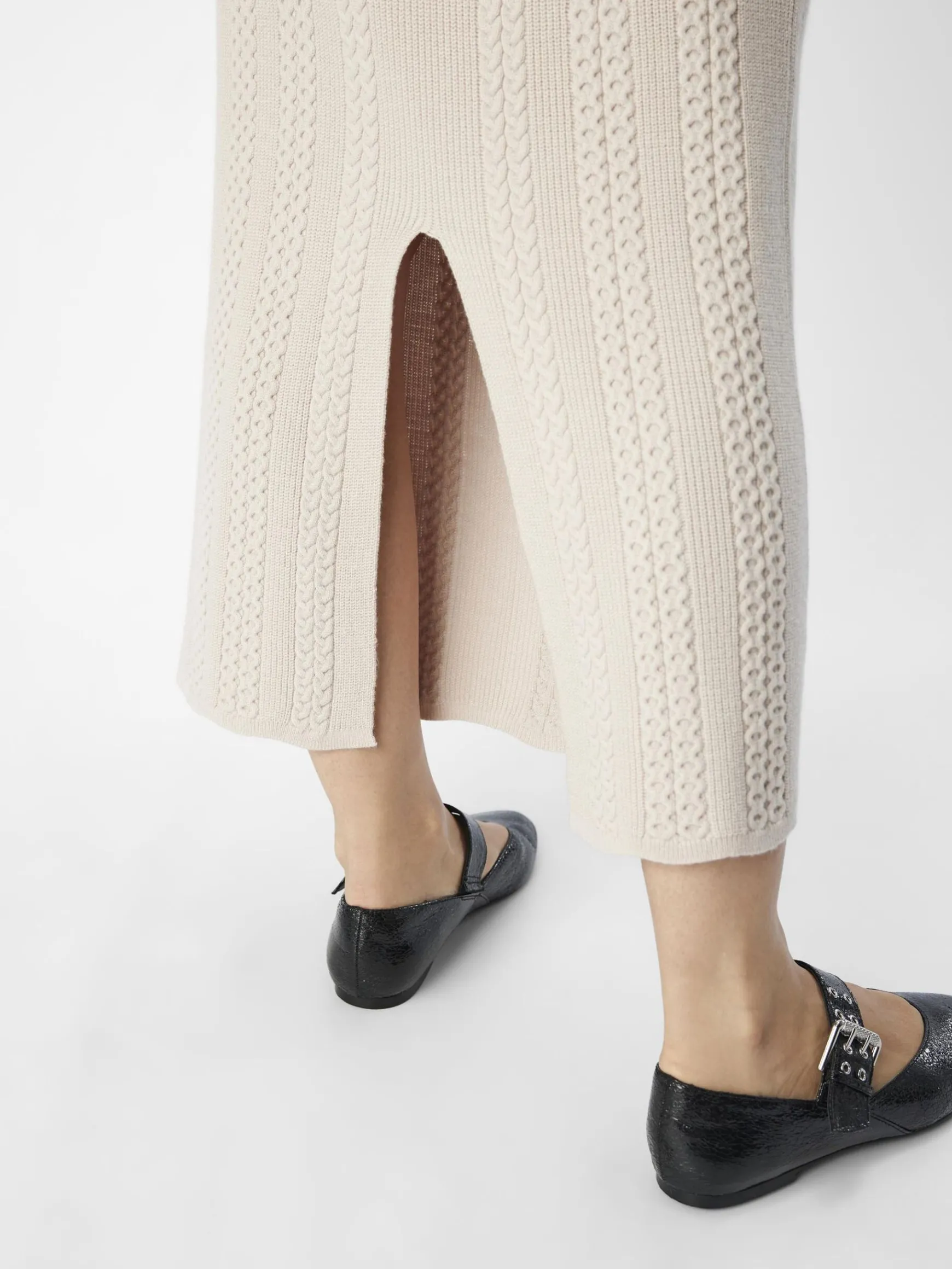 Dame OBJECT OBJREYNARD STRIKKET NEDERDEL